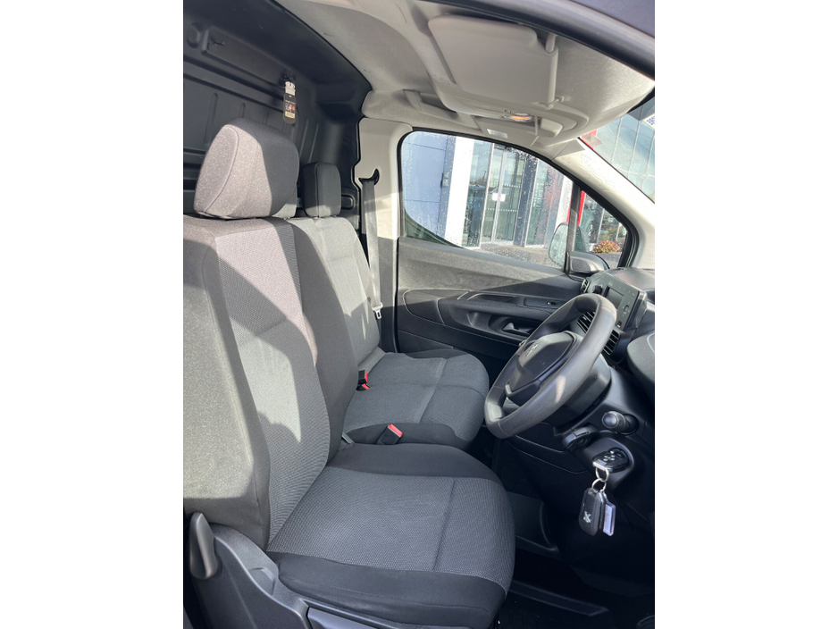 2021 Peugeot Partner 