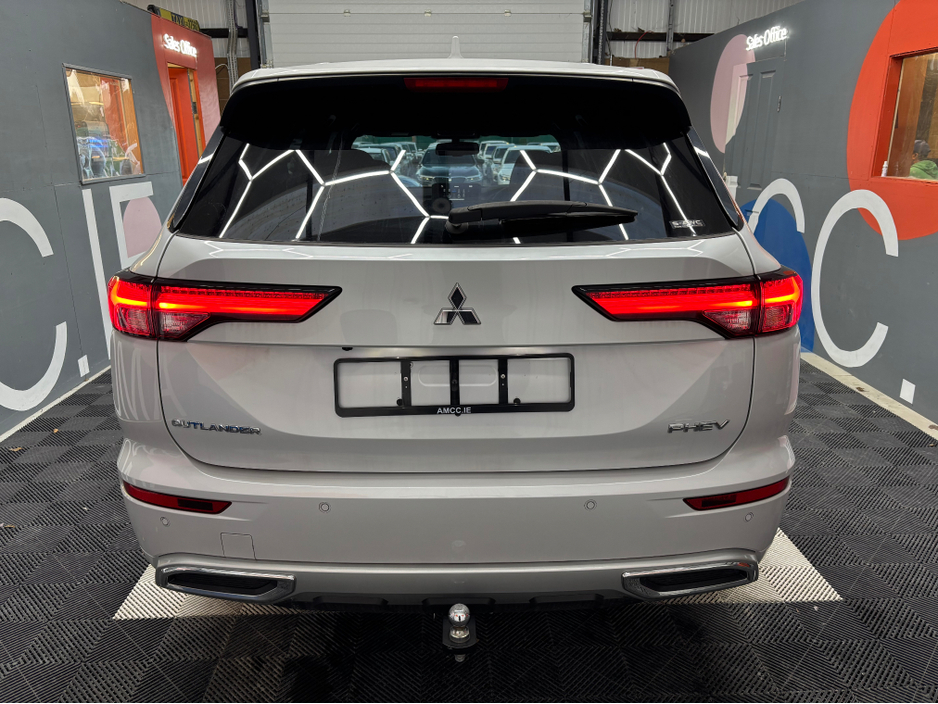 2024 Mitsubishi Outlander - image 3