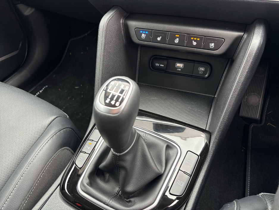 2025 Kia Sportage - image 13