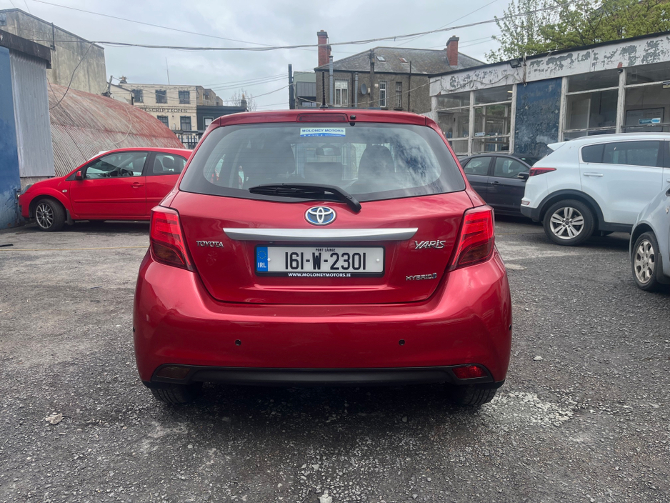 2016 Toyota Yaris - image 4