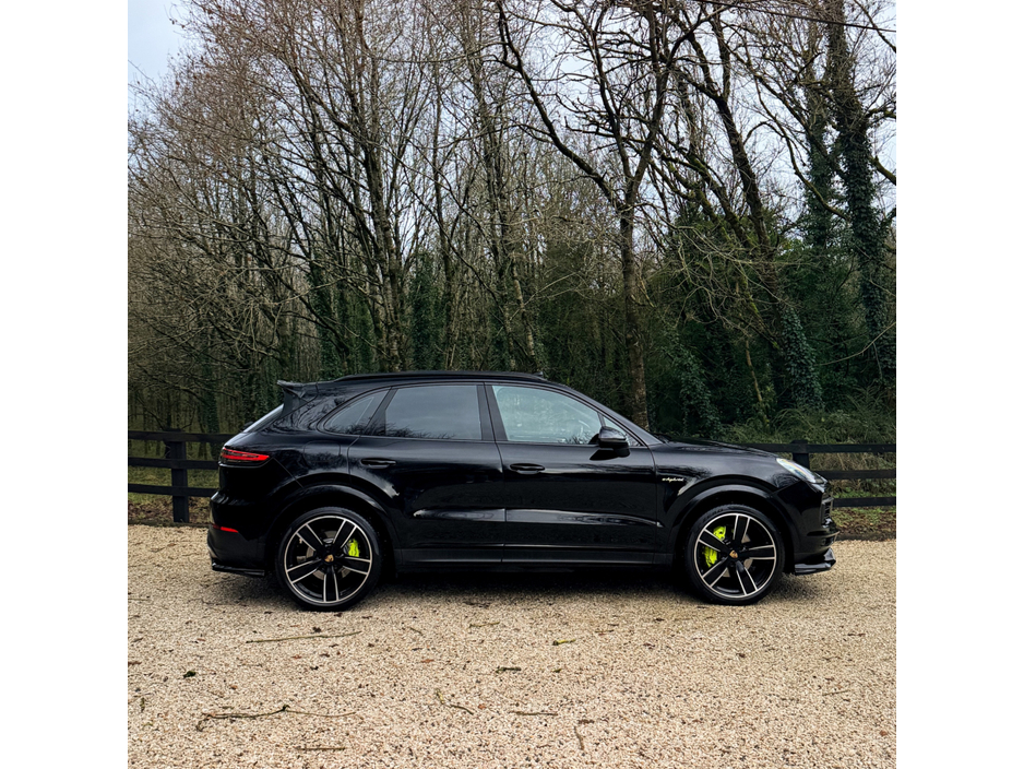 2022 Porsche Cayenne 2022 (221) Porsche Cayenne 3.0 V6 E-Hybrid S (462 BHP) €64,999