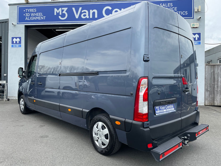 2023 Renault Master - image 3