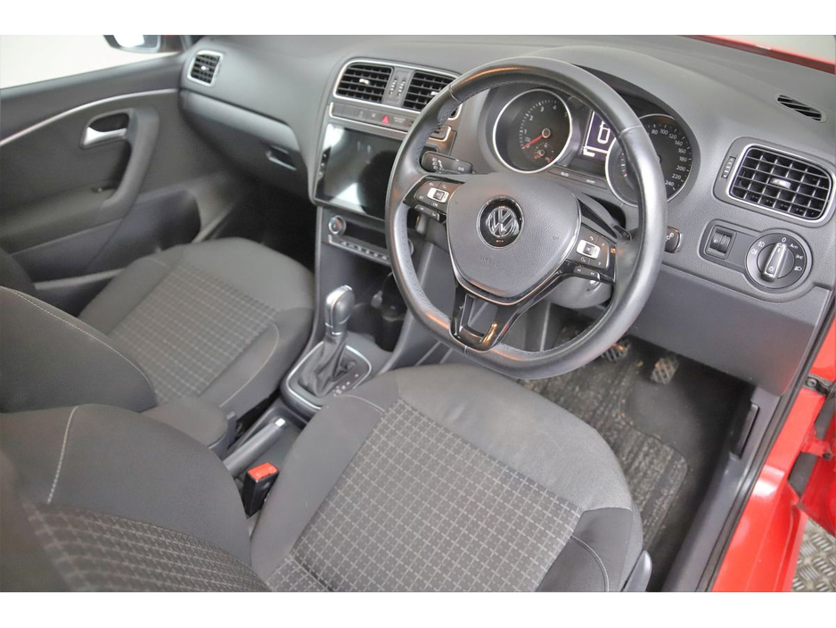 2015 Volkswagen Polo - image 13