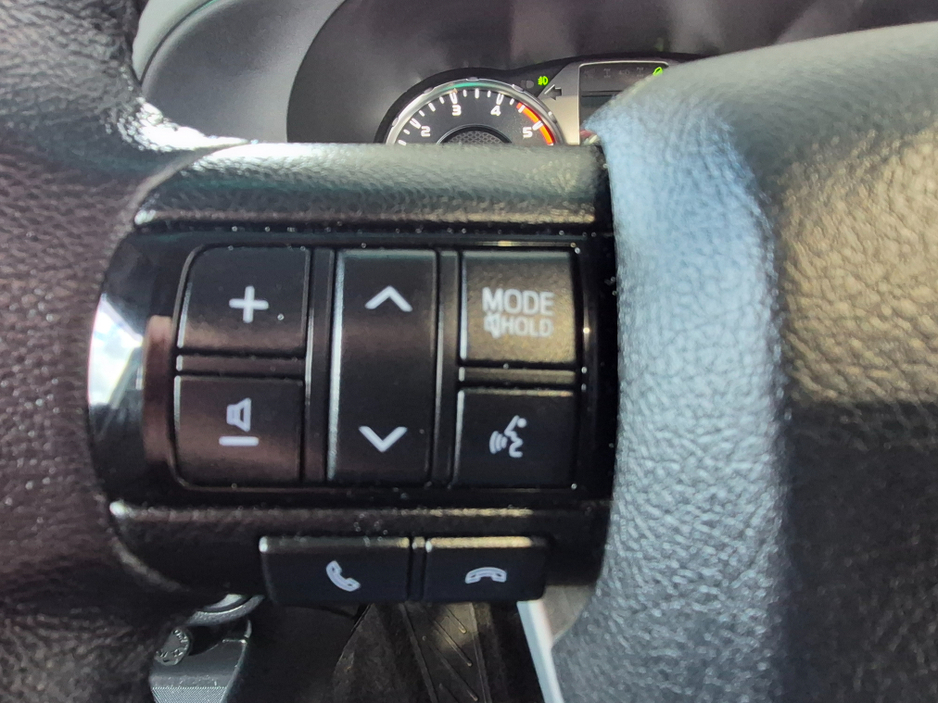 2022 Toyota Hilux - image 12