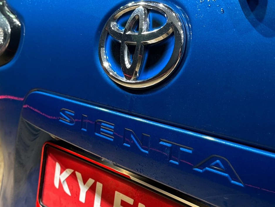 2019 Toyota Sienta - image 11