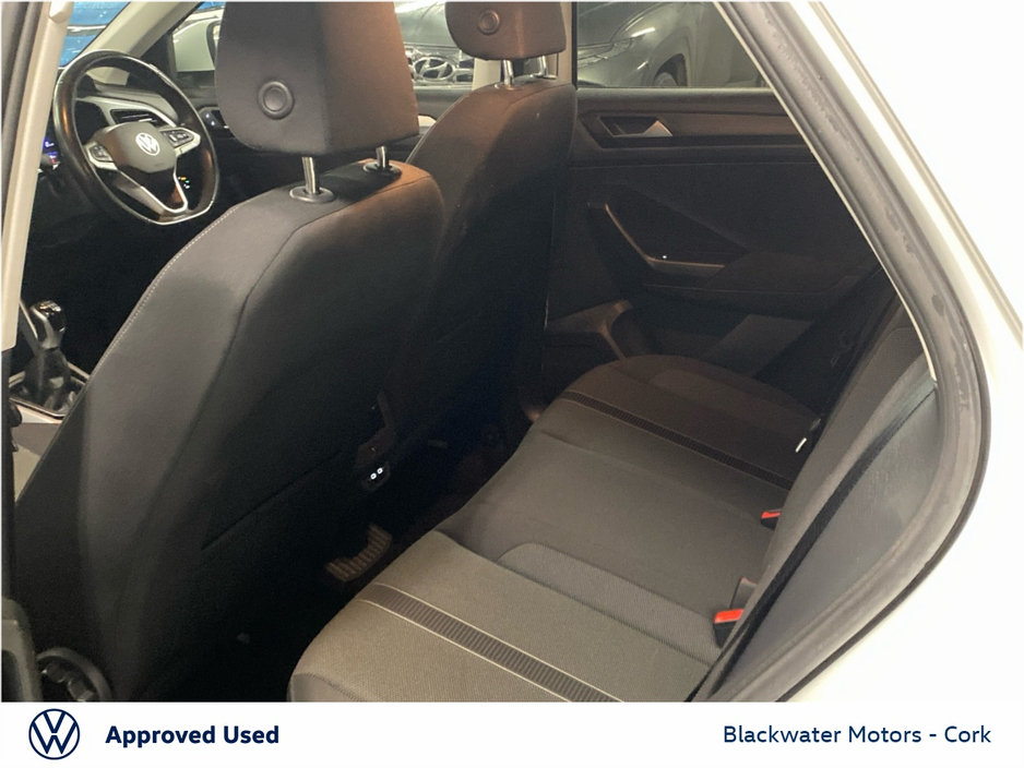 2022 Volkswagen T-Roc - image 23