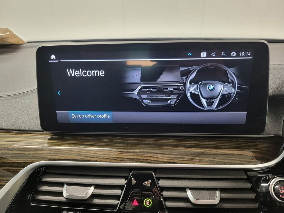 2023 BMW 5 Series - image 8