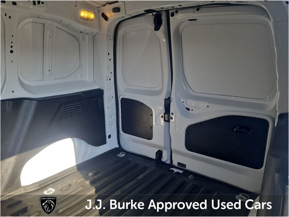 2024 Peugeot Partner PARTNER PRO PLUS 1.5 HDI 100 1 €22,950