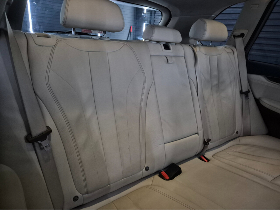 2017 BMW X5 - image 9