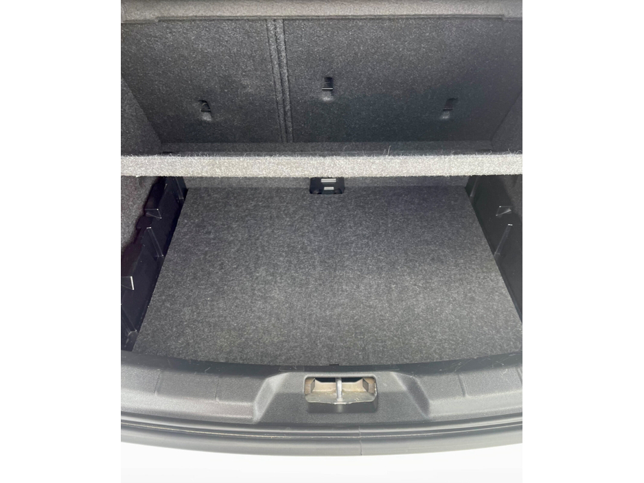 2018 Volvo V40 - image 28