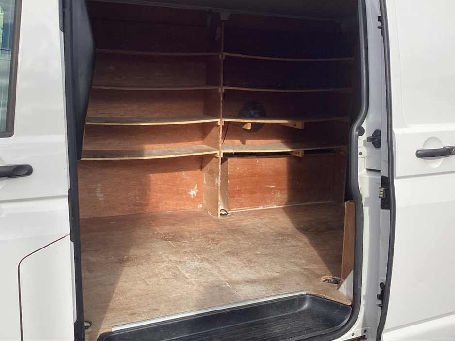 2019 Volkswagen Transporter - image 13