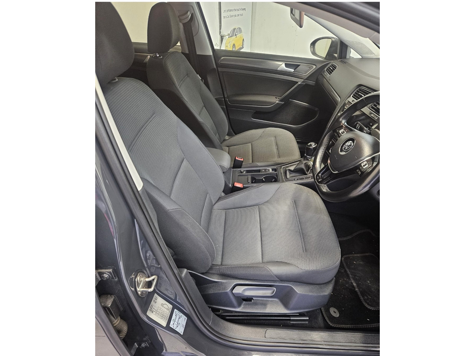 2018 Volkswagen Golf - image 10