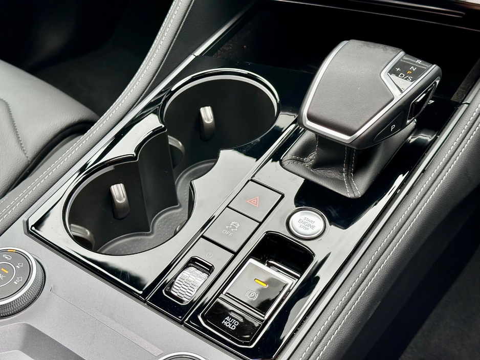 2025 Volkswagen Touareg - image 22