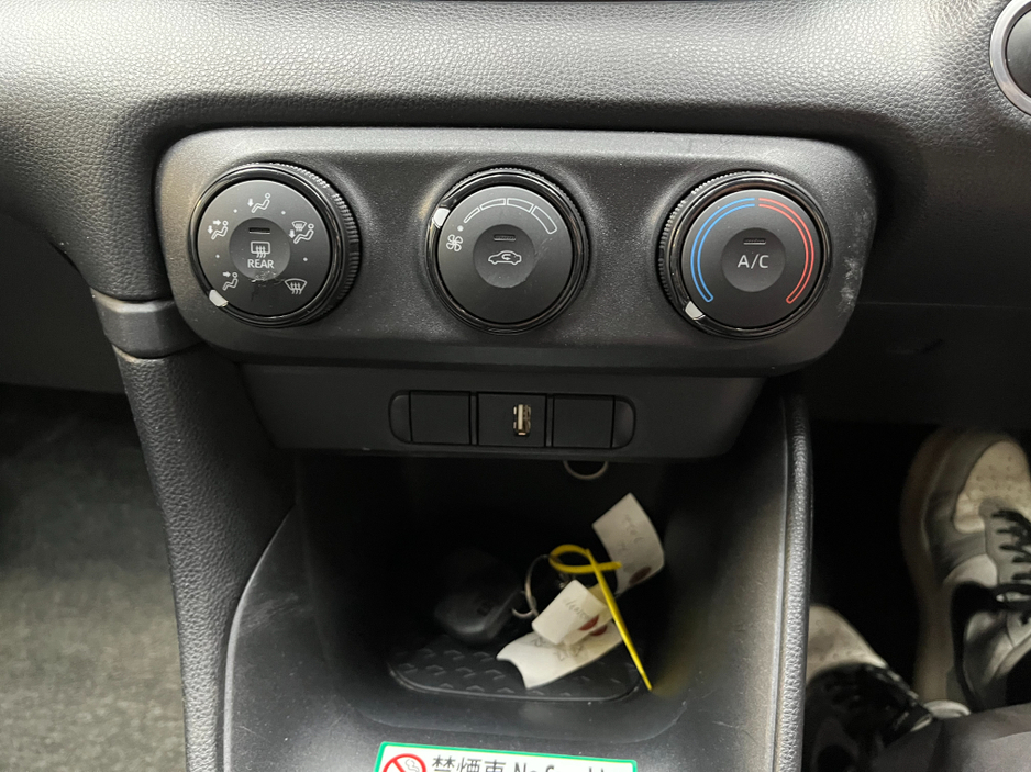 2020 Toyota Yaris - image 15