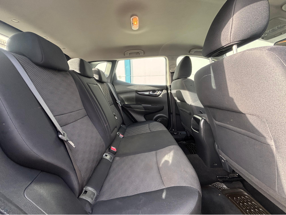 2015 Nissan Qashqai - image 3