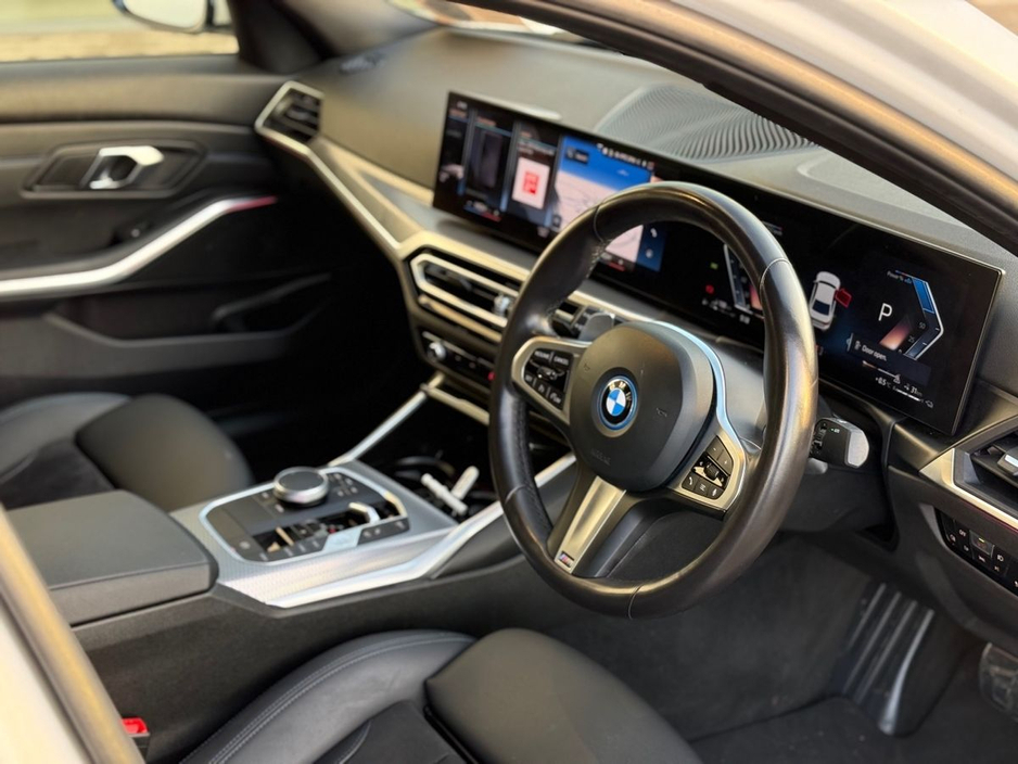 2024 BMW 3 Series - image 6