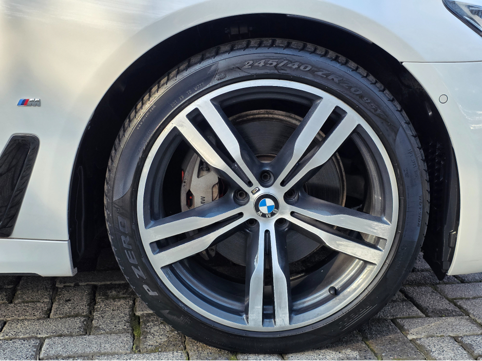 2017 BMW 7 Series - image 5