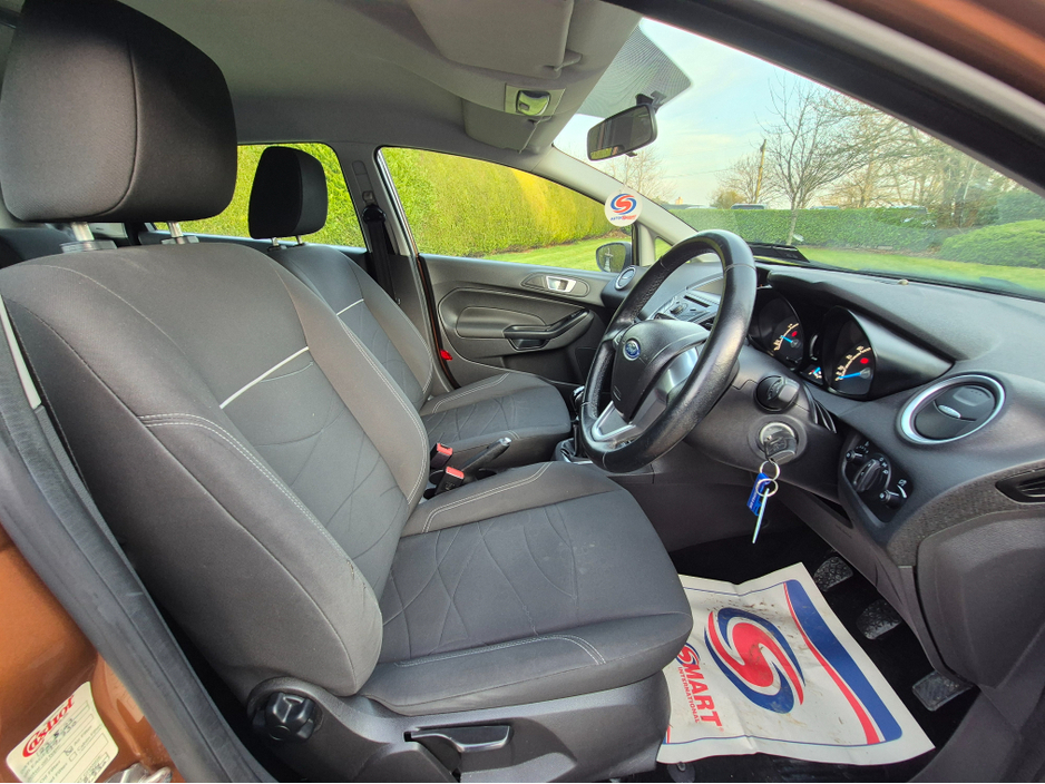 2013 Ford Fiesta - image 13