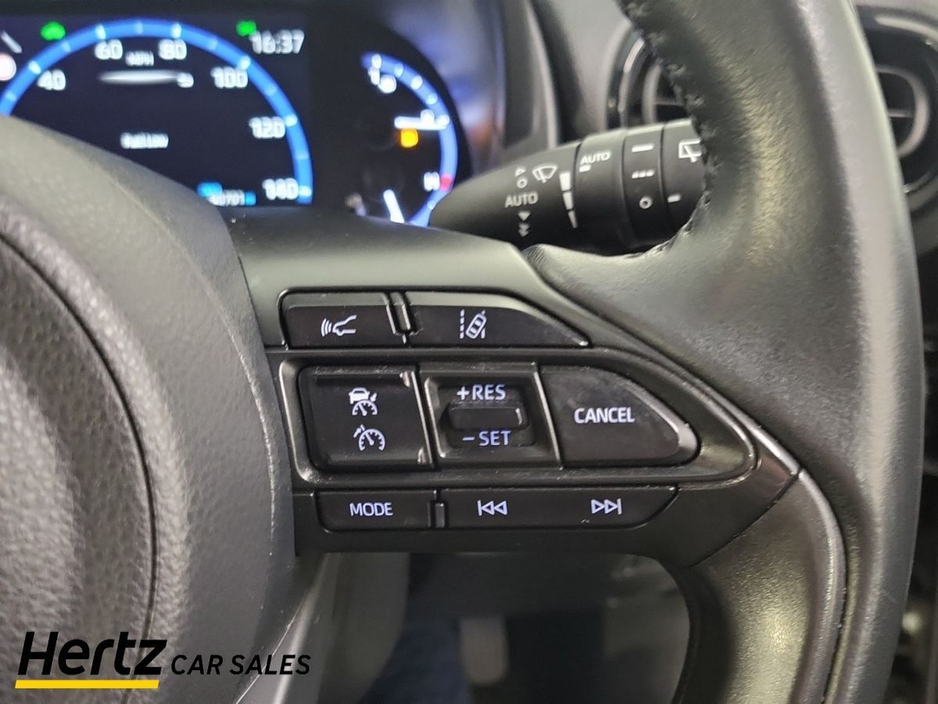 2023 Toyota Yaris Cross - image 24