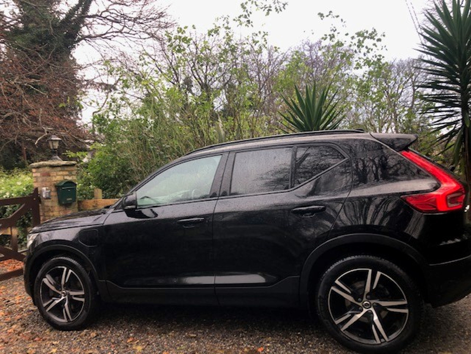 2021 Volvo XC40 - image 3