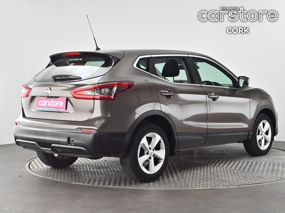 2017 Nissan Qashqai 1.2 PET XE €15,888
