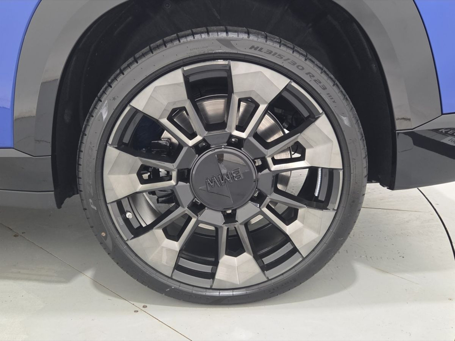 2026 BMW XM - image 14