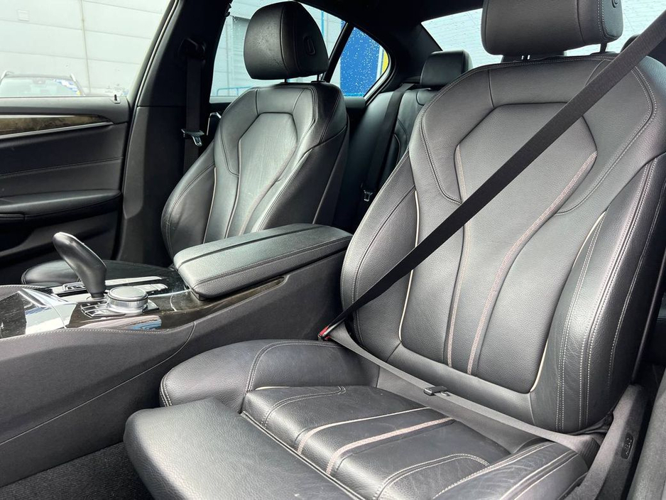 2018 BMW 5 Series - image 6