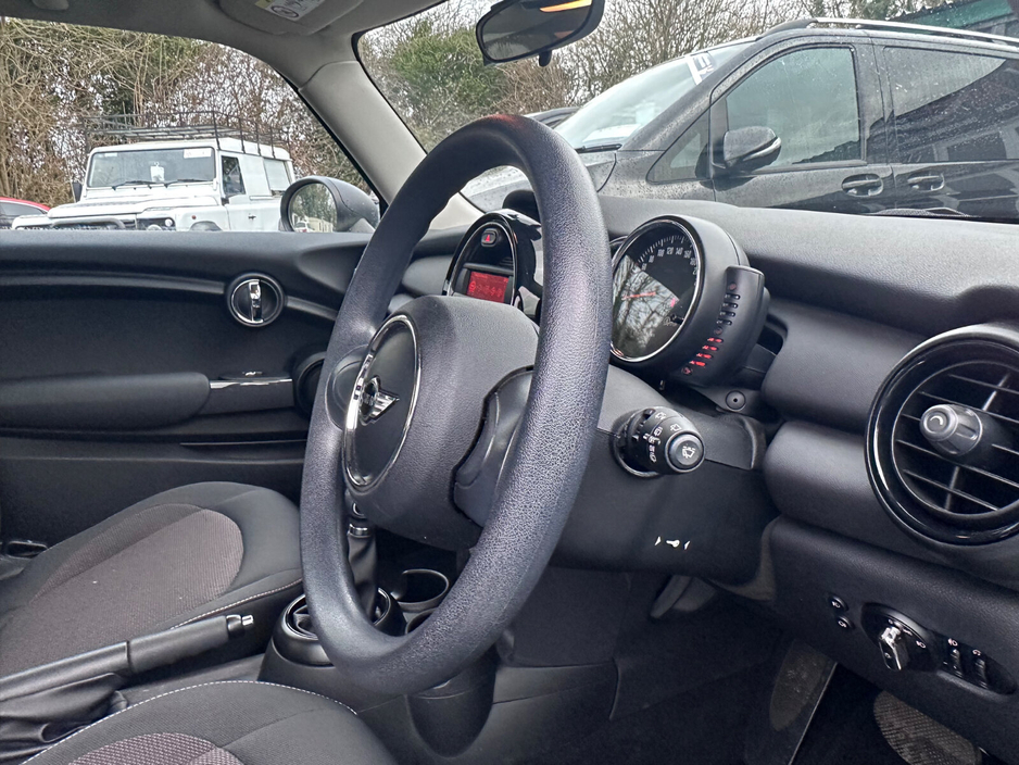 2015 MINI Hatch Cooper S Auto €11,950