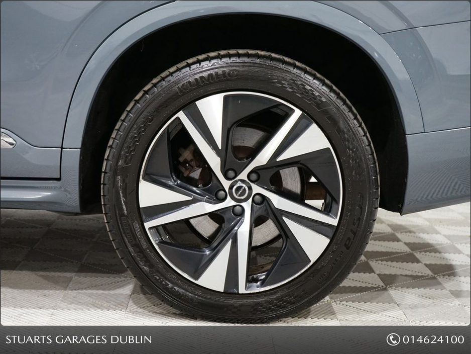 2023 Volvo XC90 - image 9