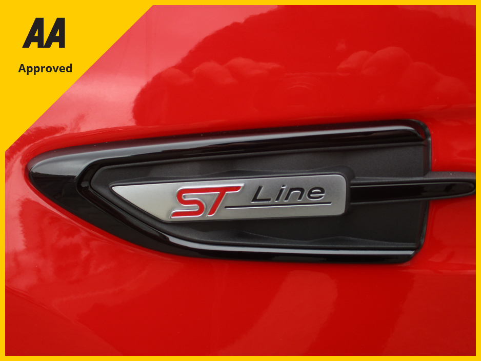 2019 Ford Kuga ST-LINE 2.0 TDCI 150PS AWD MODEL.  TOP OF THE RANGE MODEL, FULLY SERVICED AND NCT TESTED WITH WARRANTY AND 12 MONTHS AA COVER !!! €24,500