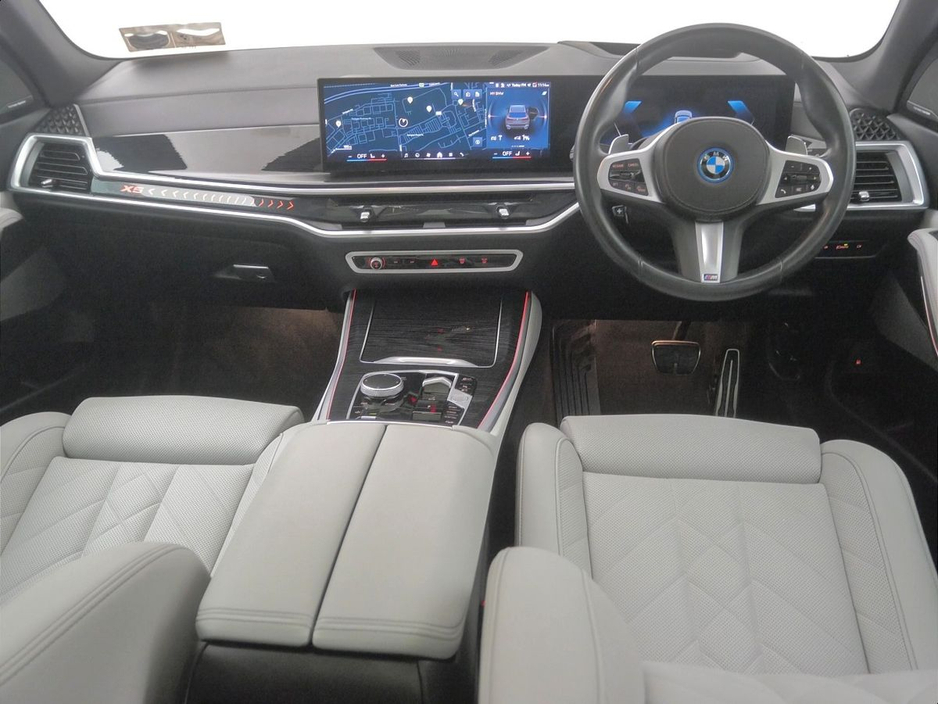 2025 BMW X5 - image 4