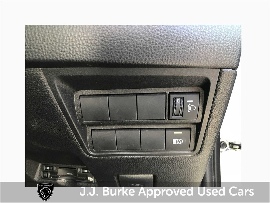 2024 Toyota Yaris - image 22