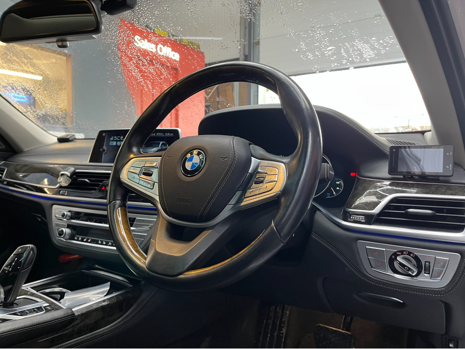 2017 BMW 7 Series €25950! 2017 BMW 740E IPERFORMANCE 2.0 AUTOMATIC / CRUISE CONTROL / 360° PARKING CAMERA / ELECTRIC MEMORY HEATED & MASSAGING SEATS / HEATED REAR SEATS / PANORAMIC SUNROOF / AMBIENT LIGHTS €25,950