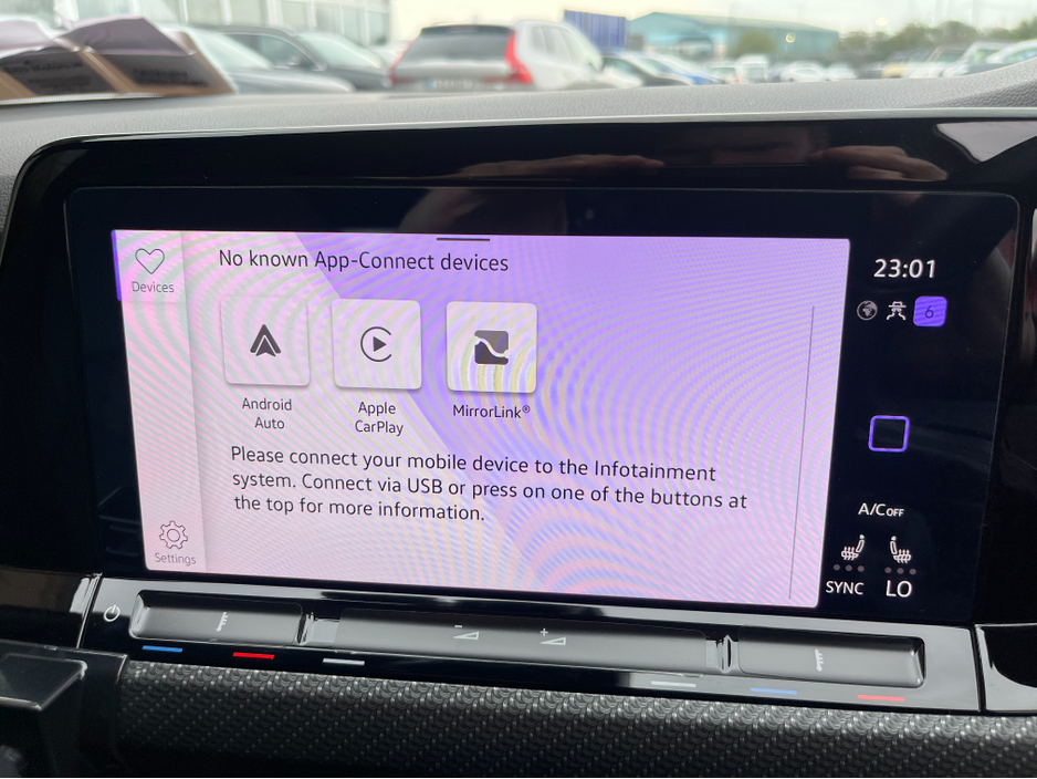 2022 Volkswagen Golf - image 21