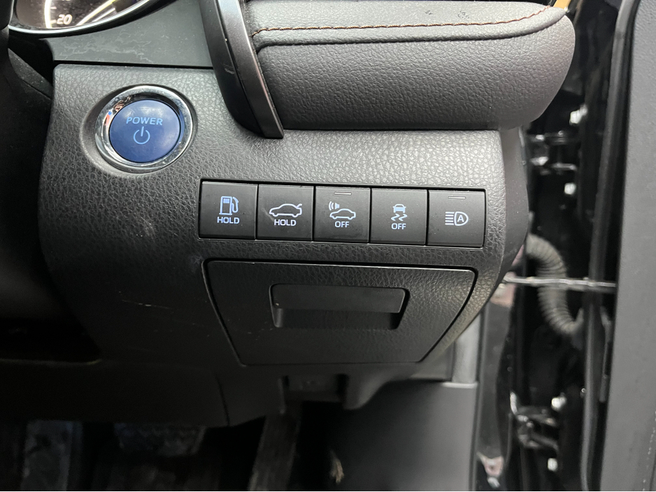 2020 Toyota Camry - image 12