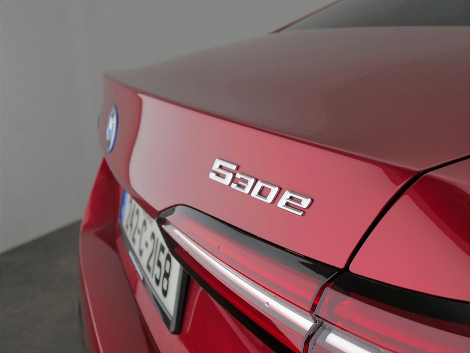 2024 BMW 5 Series - image 25