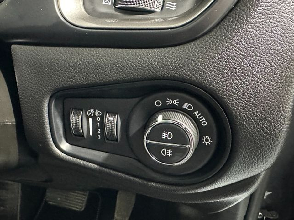 2024 Jeep Renegade - image 20