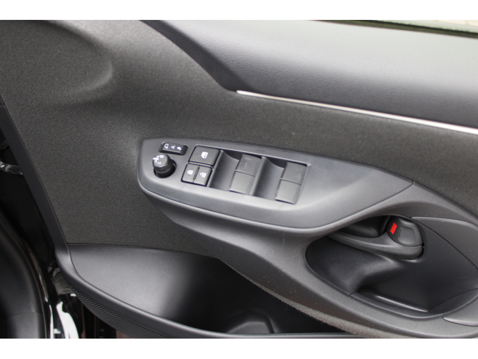 2020 Toyota Yaris - image 12