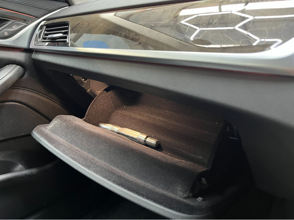 2017 BMW 5 Series - image 22