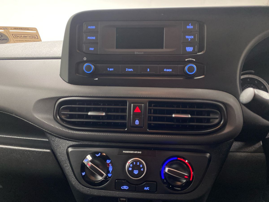 2023 Hyundai i10 - image 8