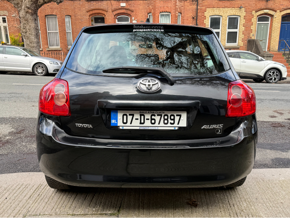 2007 Toyota Auris - image 6