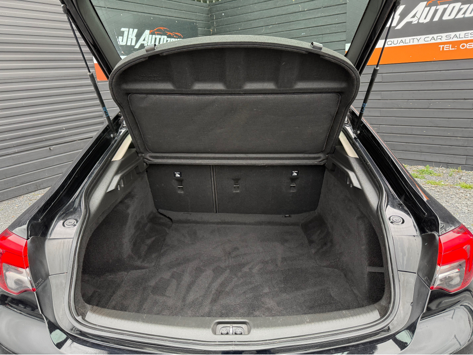 2018 Opel Insignia - image 23