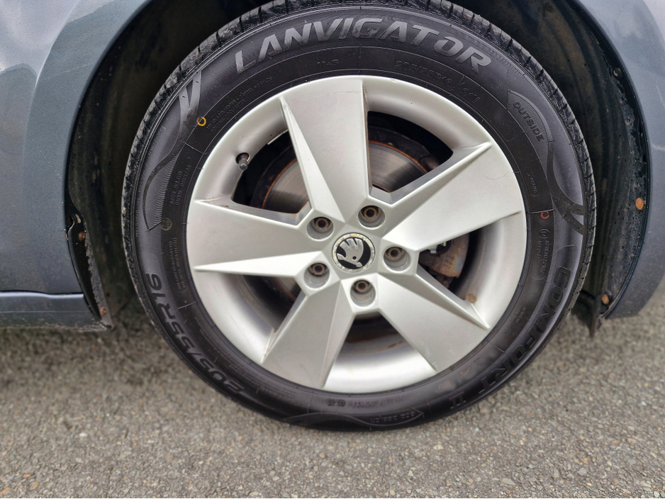 2016 Skoda Octavia - image 27