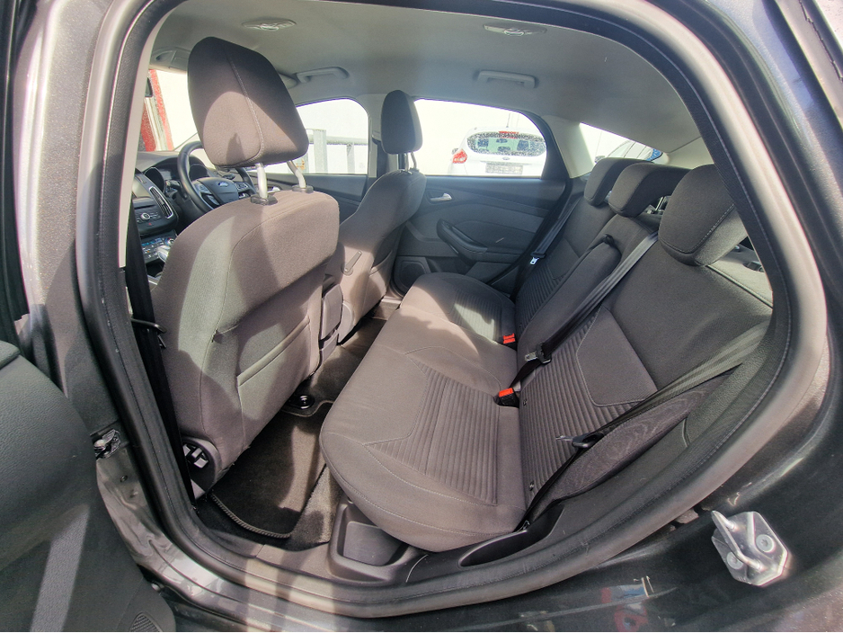 2015 Ford Focus - image 31