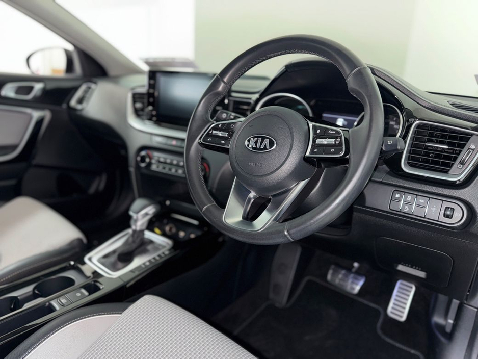 2020 Kia XCeed - image 2