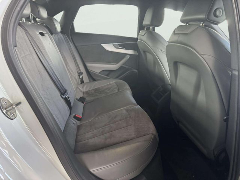 2016 Audi A4 - image 9