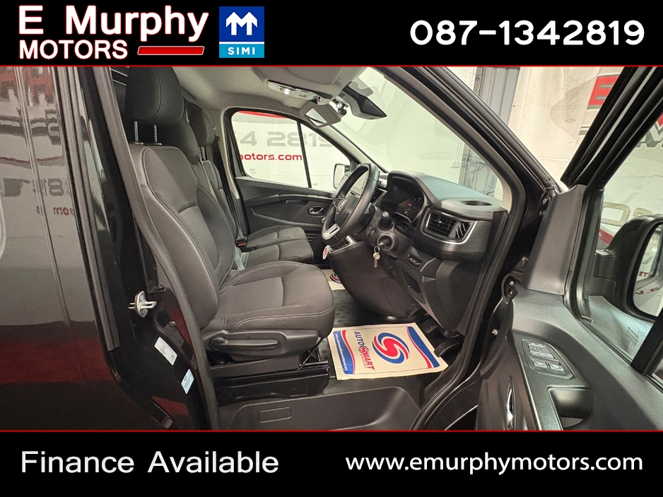 2023 Renault Trafic - image 9