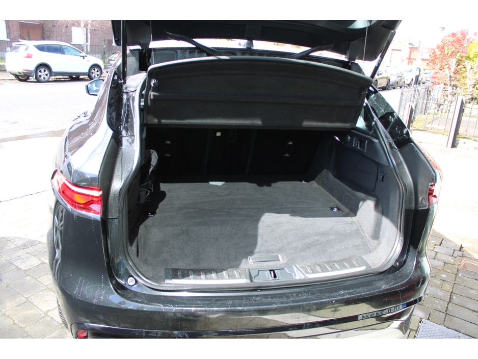 2022 Jaguar F-Pace - image 10