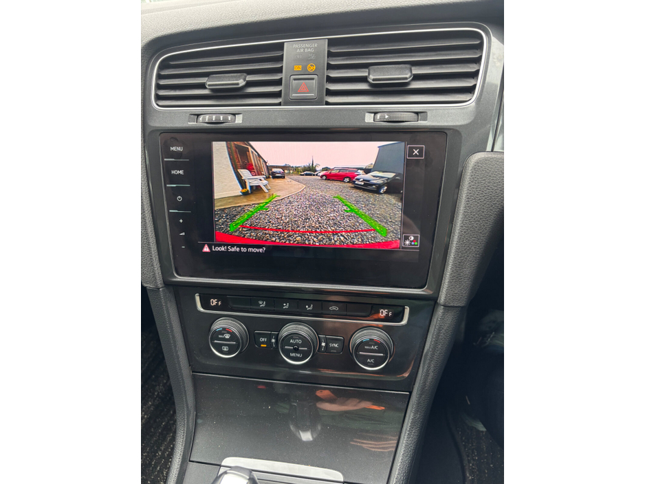 2018 Volkswagen Golf - image 11