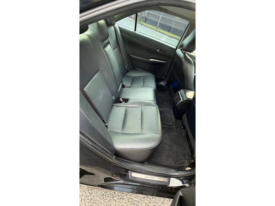 2012 Toyota Camry - image 6